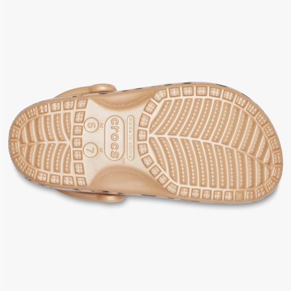 Crocs Classic Leopard Gold Clog Unisex – Men’s 7 / Women’s 9 New - Picture 3 of 5